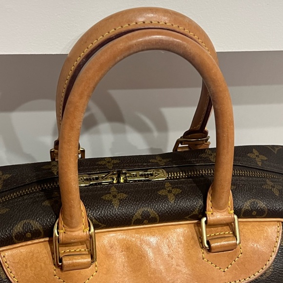 Louis Vuitton Deauville - Picture 10 of 17